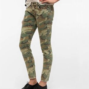BDG Midrise Cigarette Ankle Camouflage Jeans Size 32